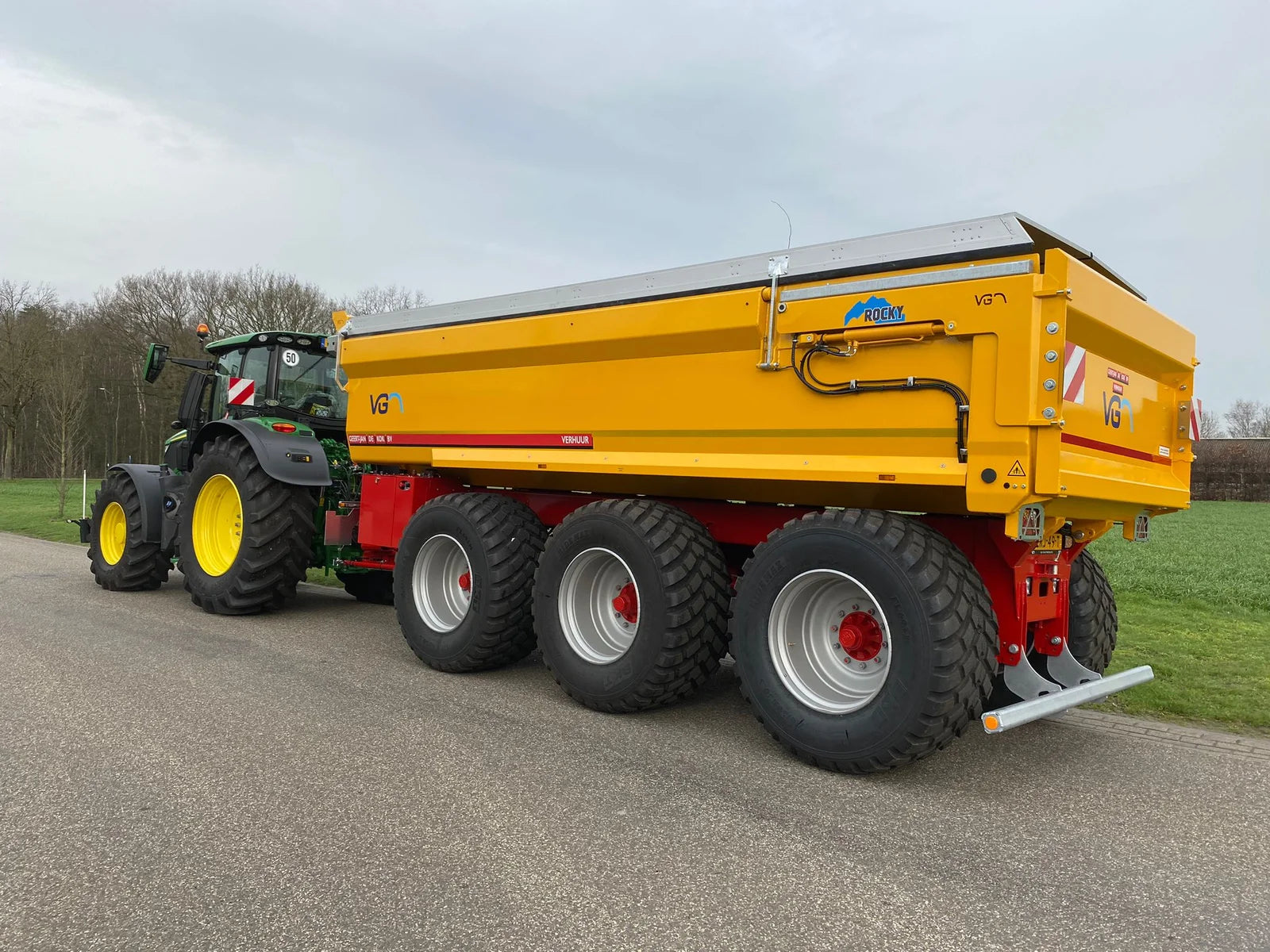 John Deere 6250R + Gronddumper 3-Asser